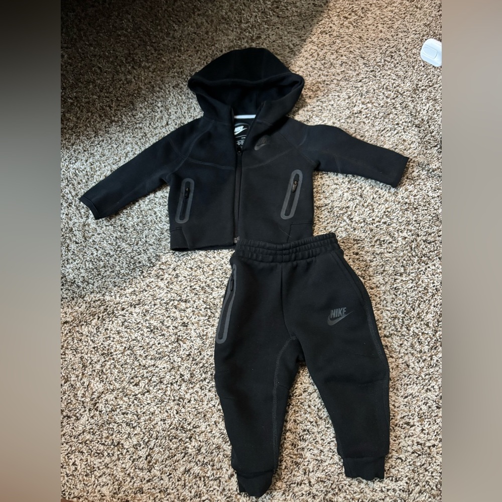 Nike Tech Black Fleece Zip-Up Hooded Jacket & Sweatpants Set 12M